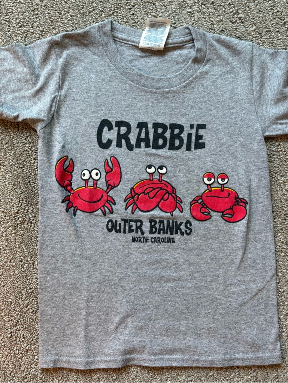 Crabbie Outer Banks North Carolina Gray Tee with Red Crab Graphic XS